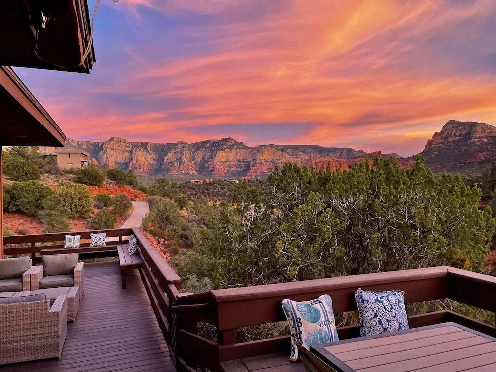 Hilltop Designer Villa, 3 Acres, Forever Views
