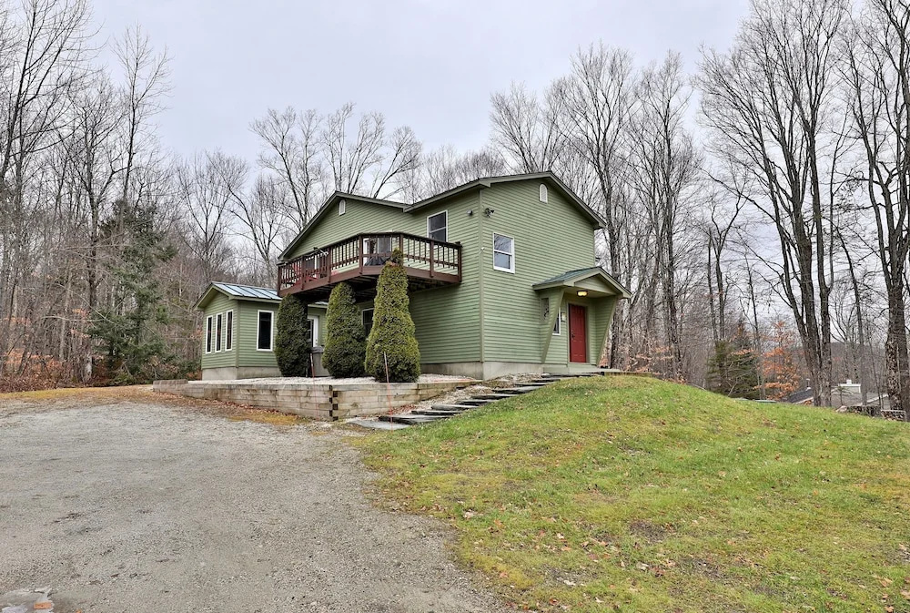 The Tanglewood Lodge- Amazing Ski Home for Groups, Hot Tub, Close to Killington Resort! home