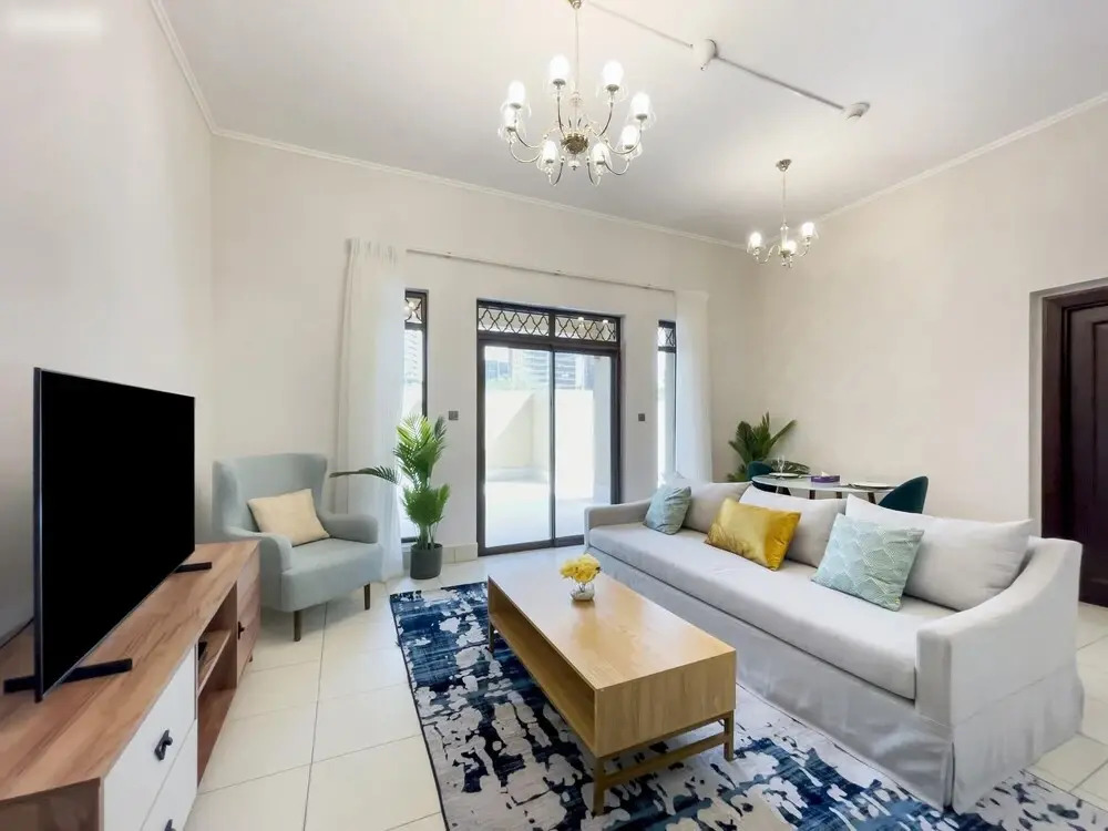 1-br Dazingly lit Downtown