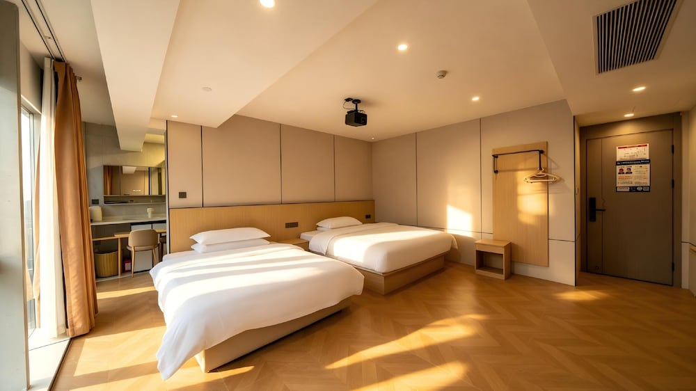 Paxin High-Altitude City View Apartment