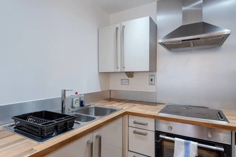 1Br Flat With Balcony And Gym In High Rise Building