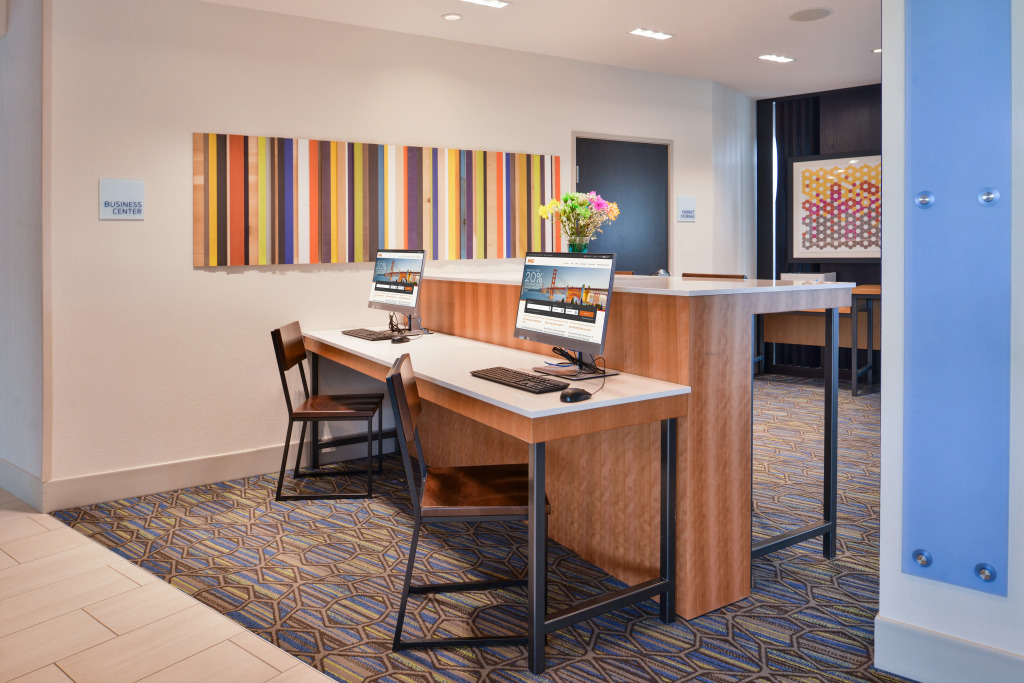 Holiday Inn Express & Suites - Olathe West by IHG