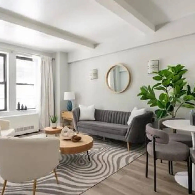 73-201 New 1BR 1bth UWS Doorman Gym