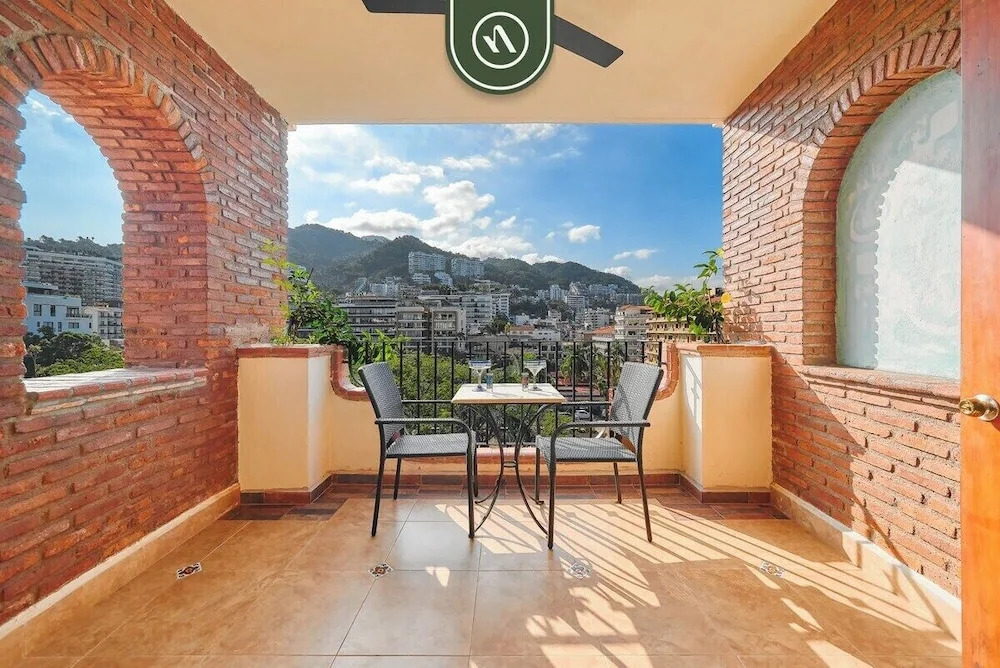 Ocean View 1Br Condo-balcony-beach-pool - 606