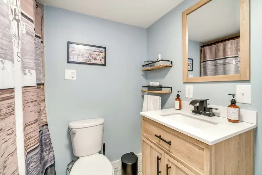 <1 Mi to Boardwalk & Beach Access: Ocean City Apt!