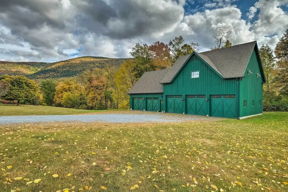Luxe 'green Barn' Near Skiing w/ Mt Equinox Views!