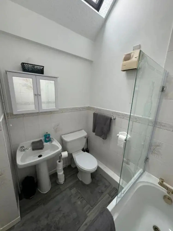 3 Floor 2 Bedroom House