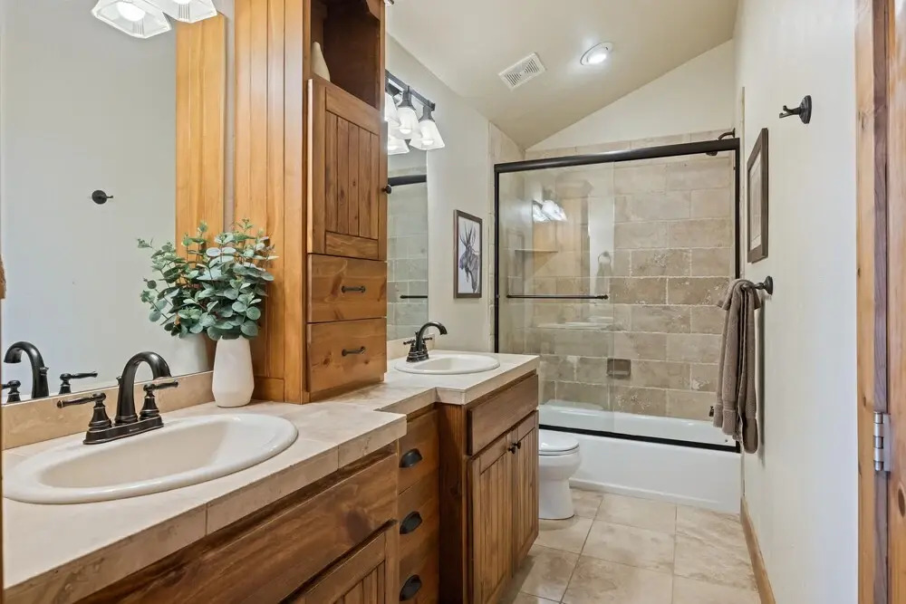 Scenic Mountain Escape With Entertainment Haven 5 Bedroom Home