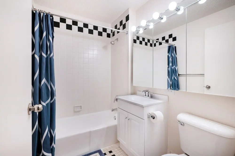 Luxury 2 Bed 2 Bath Unit in Prime Location of NYC