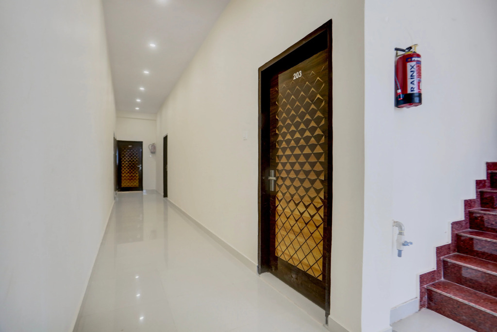 OYO Collection O Kalyanpur Metro Station