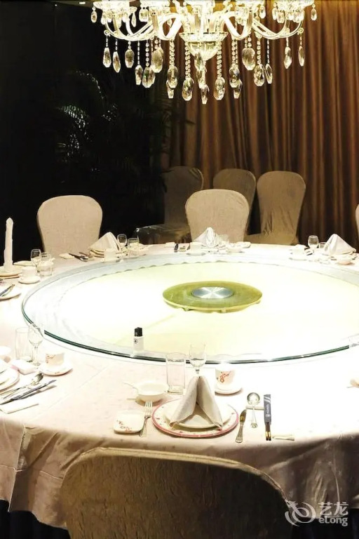 Yantai Celebrity Hotel