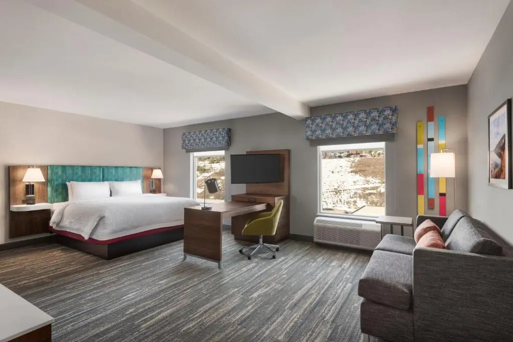 Hampton Inn & Suites Kelowna, British Columbia, Canada