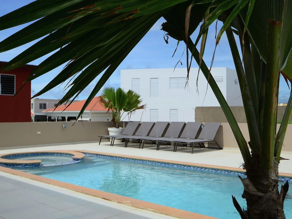 Modern Villa in Jan Thiel with Hot Tub