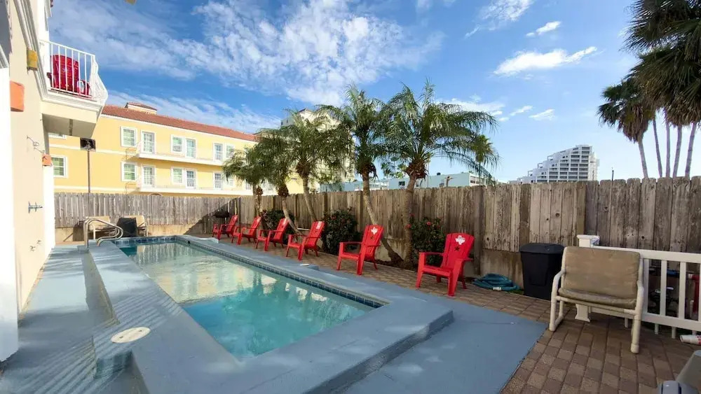 100 Steps To Beach Great Value Pool 2 Bedroom Apts