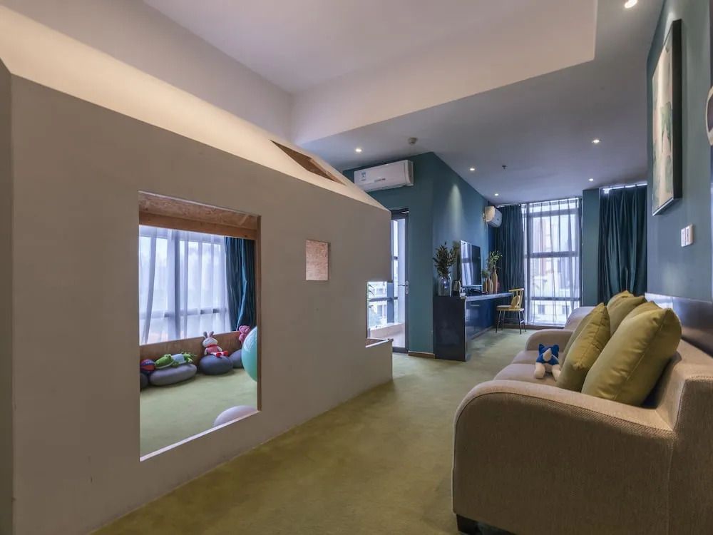 Mingjunwei Hotel