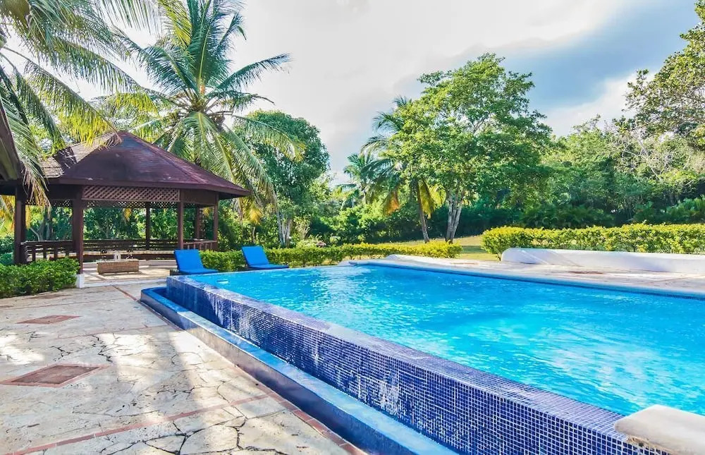 Onyx Aparta Hotel