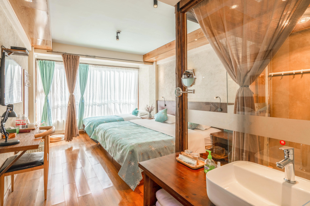 Lugu Lake 97 Rendezvous Lakeside Resort (Puluo Flower Sea Wharf Branch)