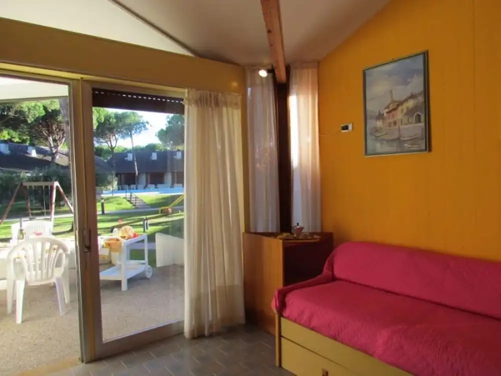 Colorful Apartment With Patio