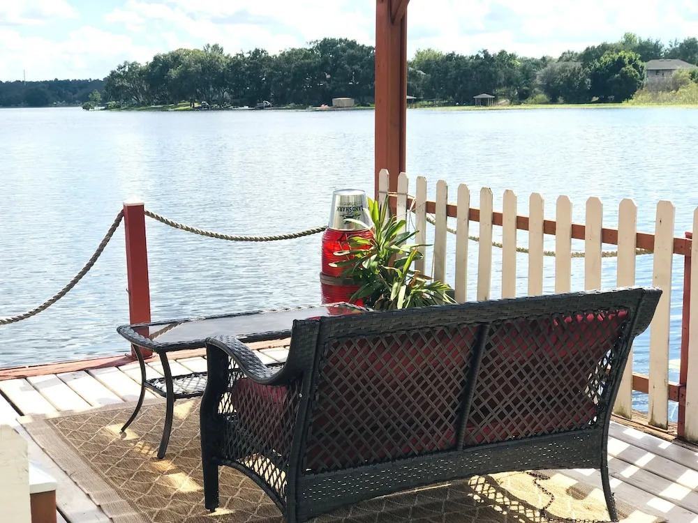 Lakefront Suites