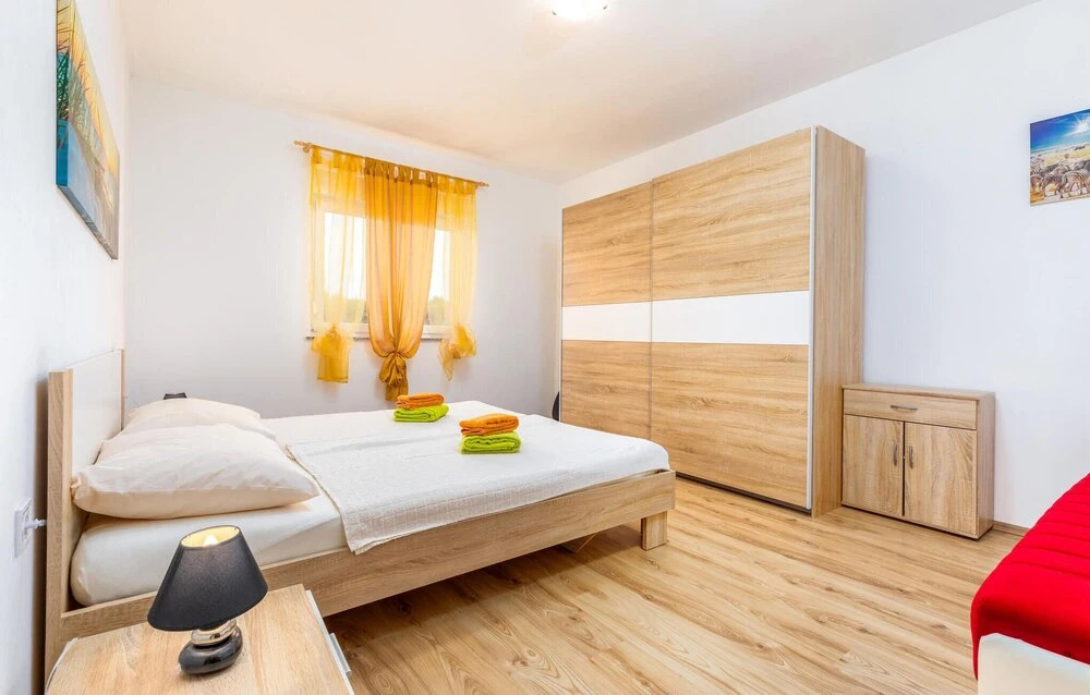 Four-Bedroom Holiday Home In Valbandon
