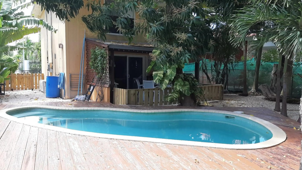 Appartement met zwembad en prachtige tuin