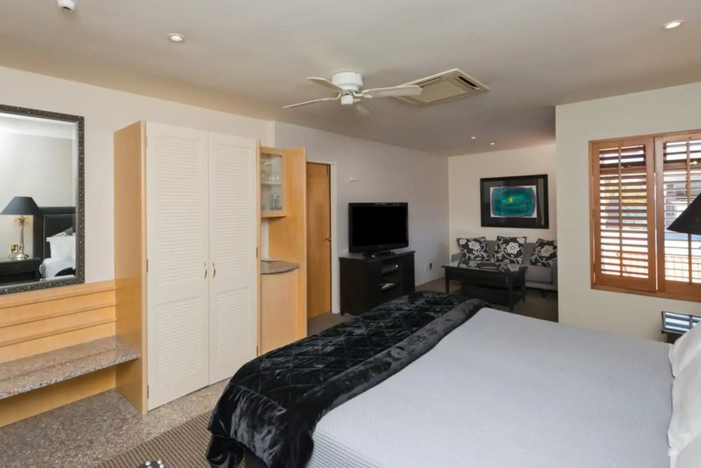Oasis Beach Motel