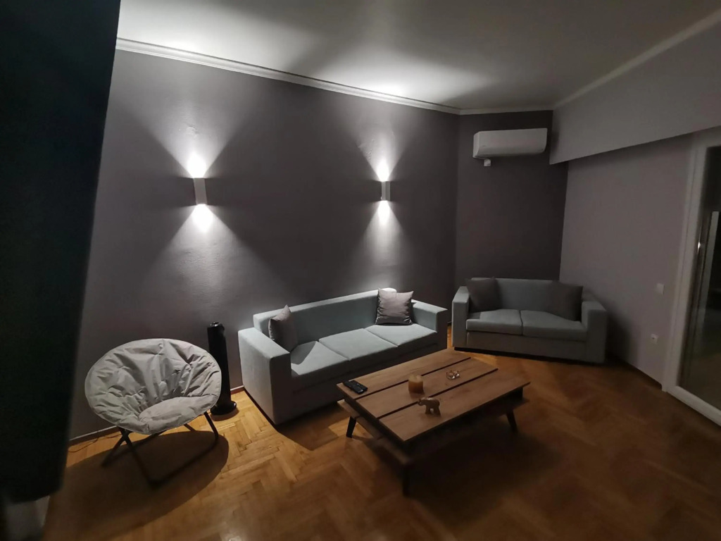 Penthouse spacious w super wifi & terrace, 2 min from metro