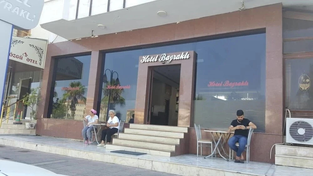 Bayrakli Otel