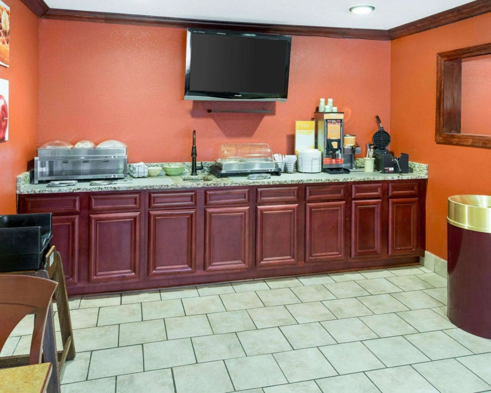Quality Inn Lakeville North