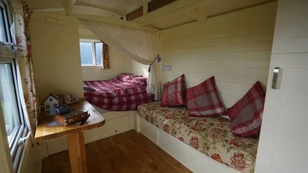 Showman's Hut @ Westcote