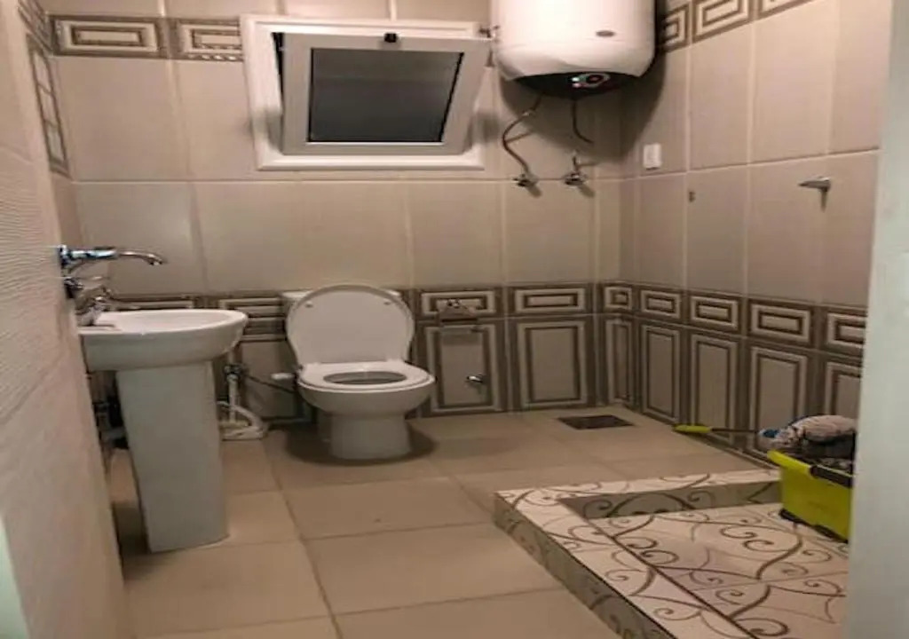 Modern 3 Bedroom Apartment Walk to Cafés & Bookstores
