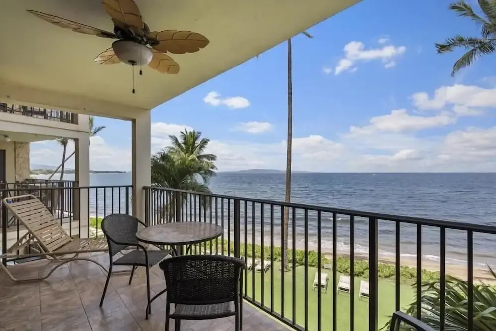 Kihei Beach, #305 1 Bedroom Condo by RedAwning