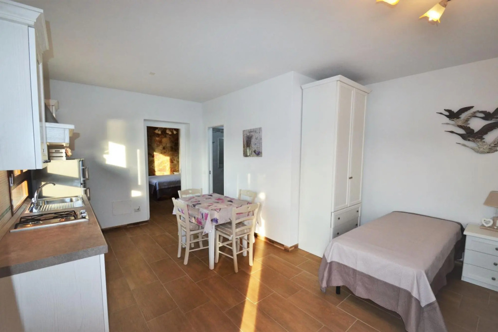 Two semi-detached houses in the immediate vicinity, for a total of three apartments on a 5-acre lot.-Villetta Zuccale 2