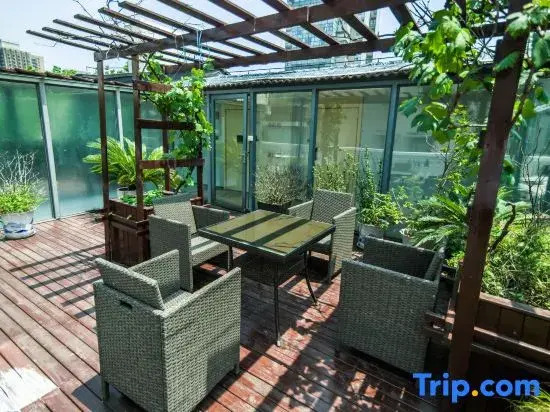 Sushi Boutique Hotel (Huaihai Middle Road Metro Station)