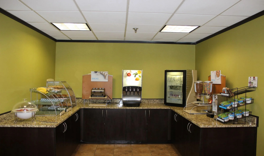 Holiday Inn Express Forsyth by IHG