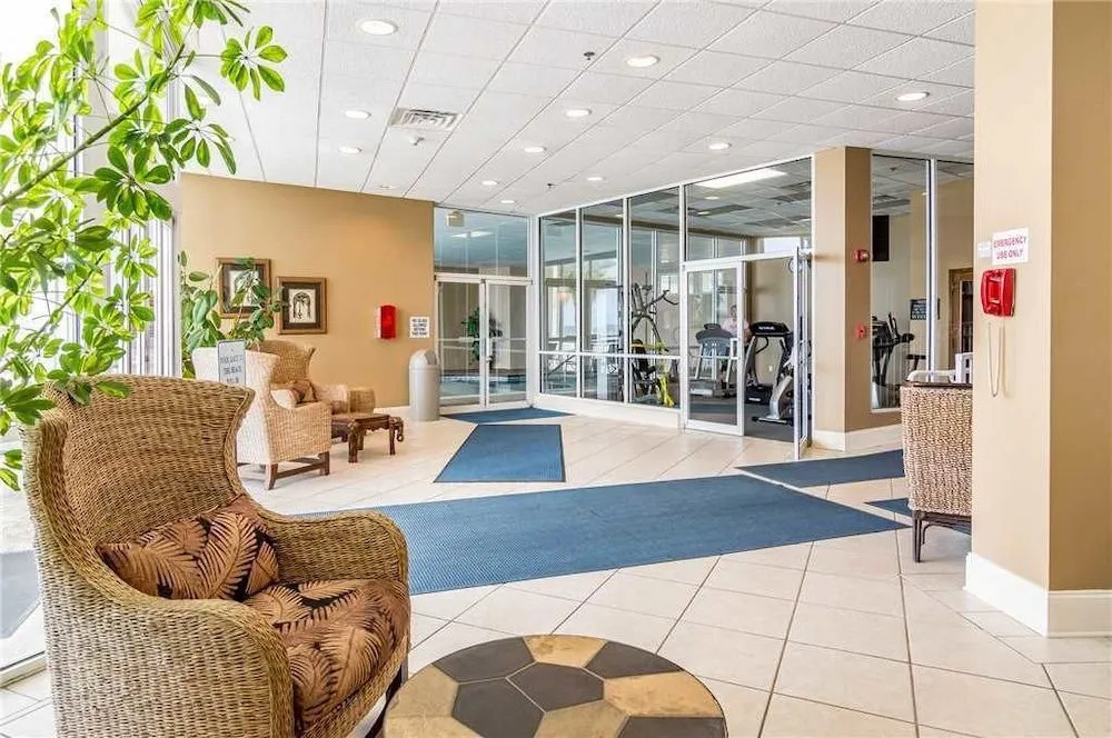 Admiral's Quarters 702 - 3 Br condo by RedAwning