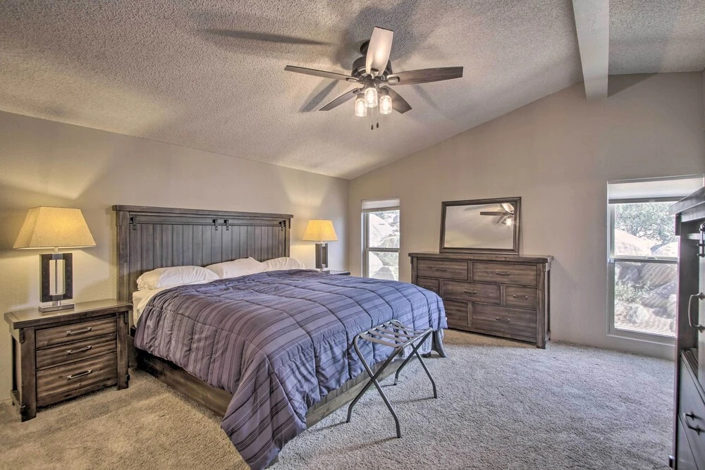 Family-friendly Home ~ 1 Mi to Kern River!