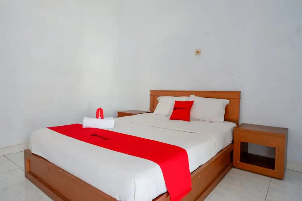 RedDoorz @ Hotel Horas Palopo