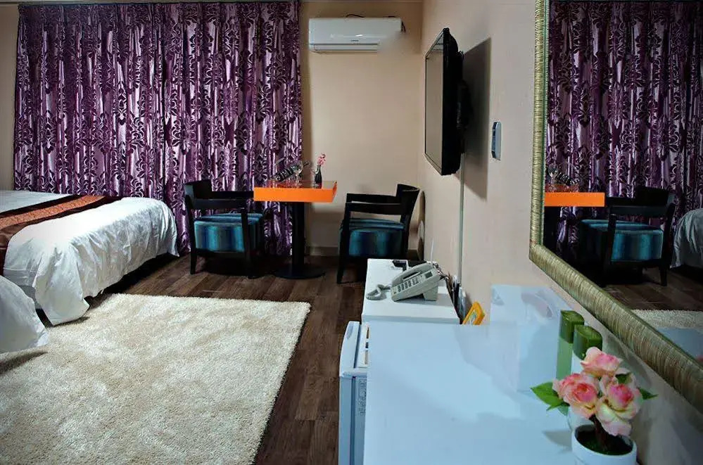Orange Hotel