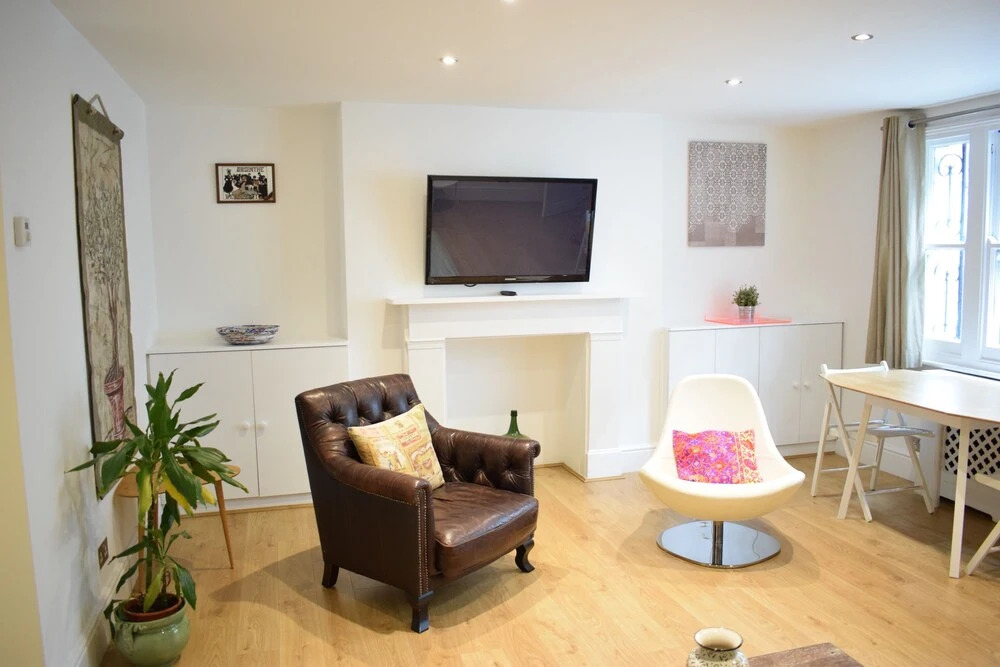 Stylish 2 Bedroom Apartment With Terrace