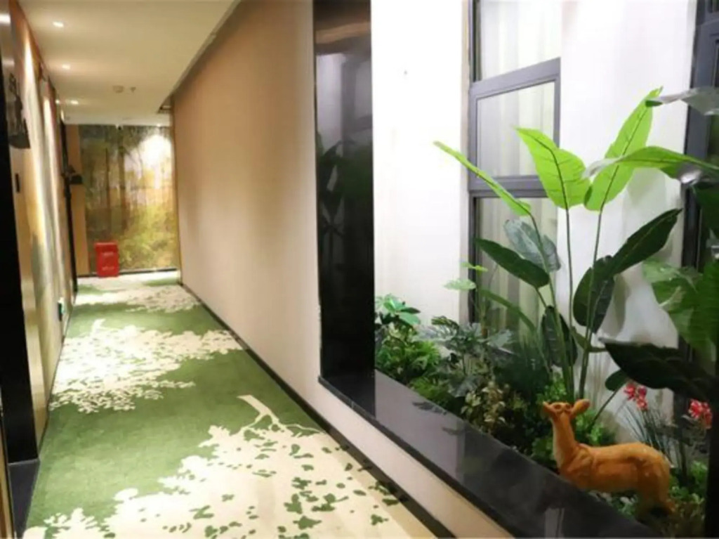 Kee Royal Hotel (Dengzhou Hua Chau Academy Store)