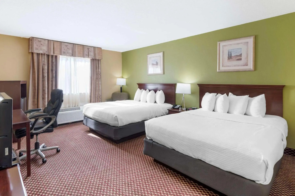 Quality Inn & Suites Bloomington University Area