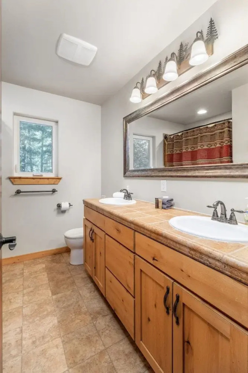 Getaway Moose 3 Bedroom Home by NW Comfy Cabins by RedAwning