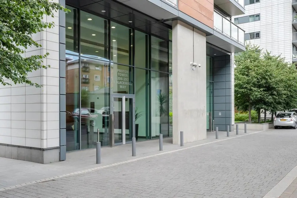 1Br Flat With Balcony And Gym In High Rise Building