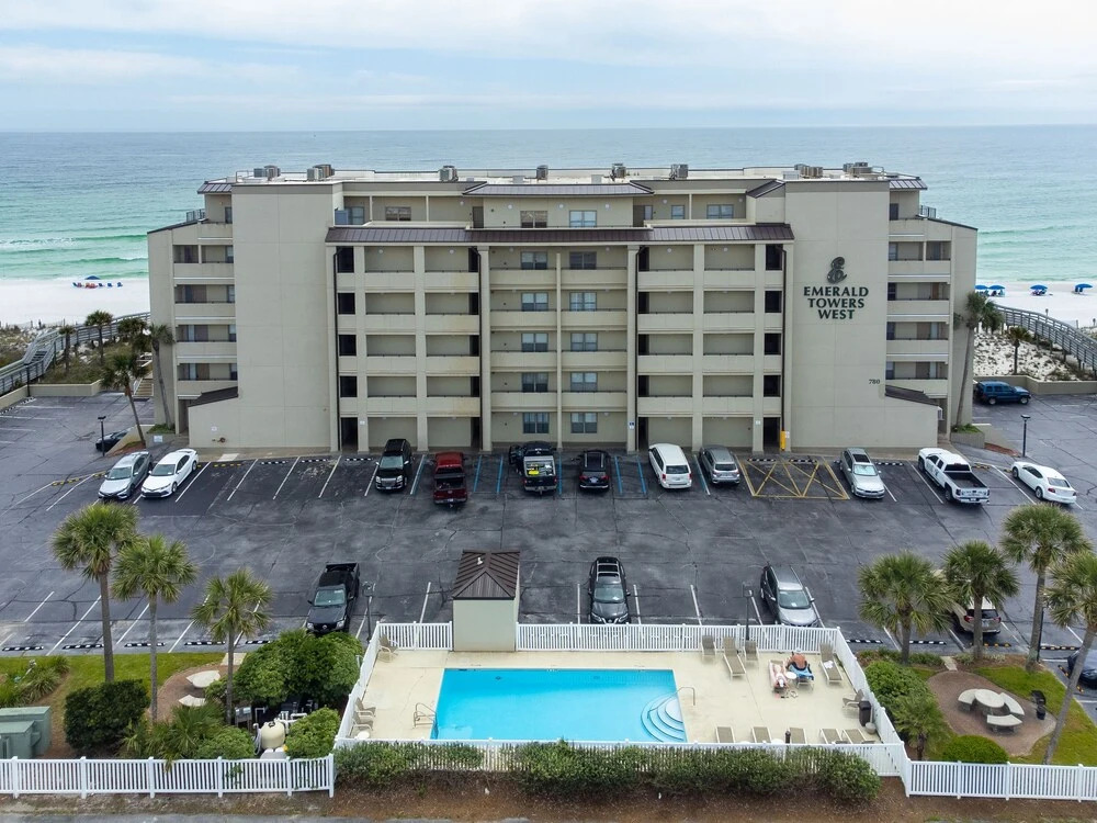 Emerald Twrs West 2004 By Brooks And Shorey Resorts 1 Bedroom Condo by Redawning
