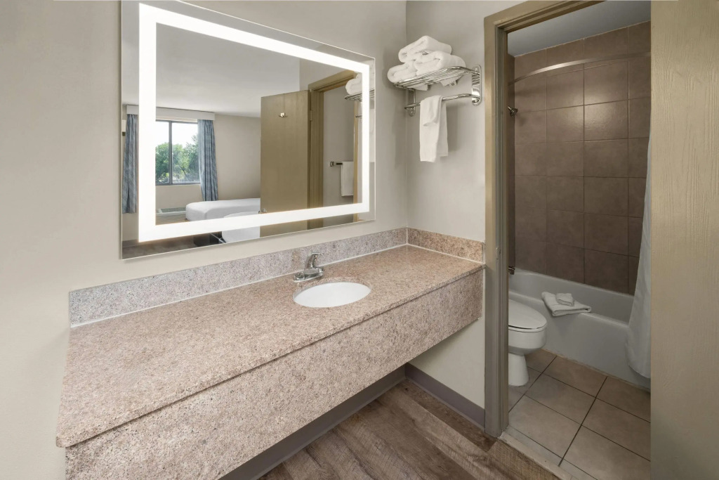 Отель Days Inn by Wyndham Farmington NM