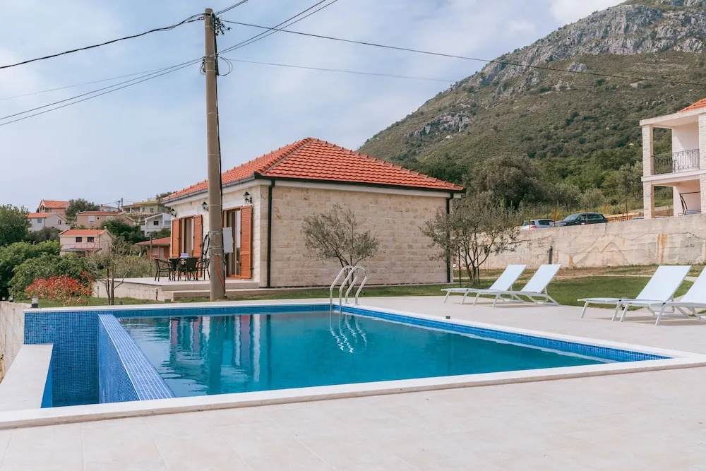 Uphill Glavanovic Villas