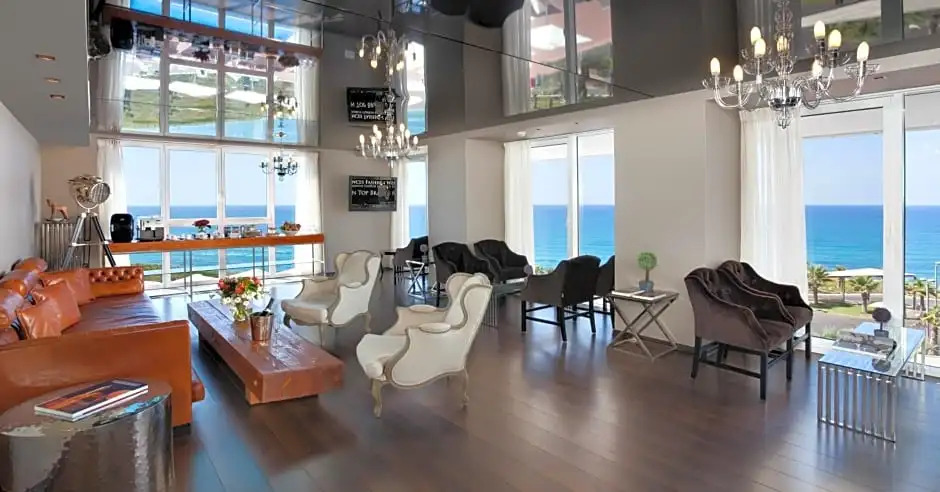 Island Suites Hotel
