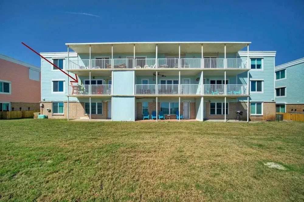 Sleeps 18, 2 Condos Beach Access, Pool, Views, Tennis + Pickleball Courts