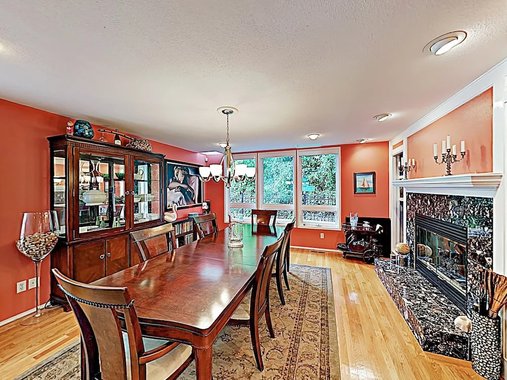New Listing! Chic Alki Beach W/ Bay Views 4 Bedroom Home